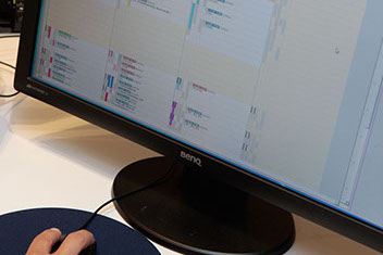 Computermonitor mit geöffneter Terminmanagement-Software